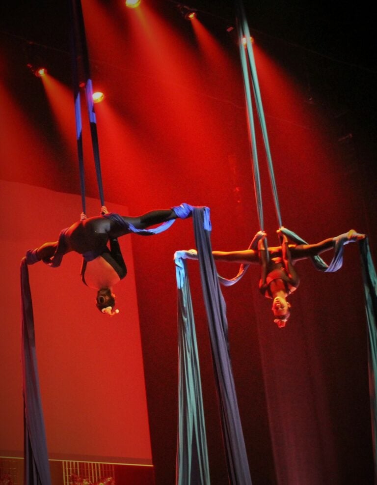 Acrobacias en telas, danza urbana, gimnasia artística y kárate en la Gala de las Escuelas Municipales