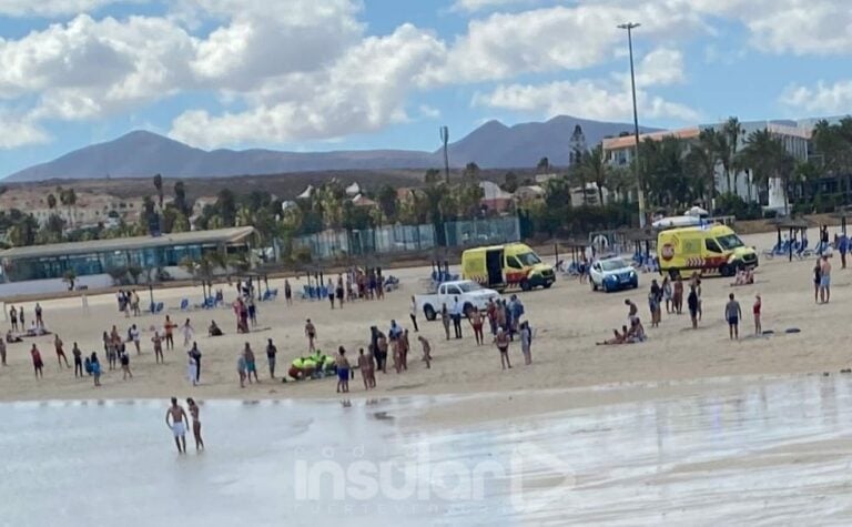 Una mujer fallecida tras ser rescatada del agua en la Playa de El Castillo
