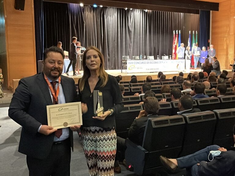 La Oliva recibe el premio Escoba de Oro
