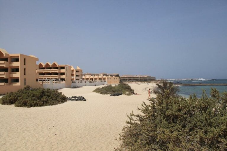 La Oliva derribará ‘Las Agujas’ e inicia su lucha por eliminar el ‘feísmo’ del Municipio