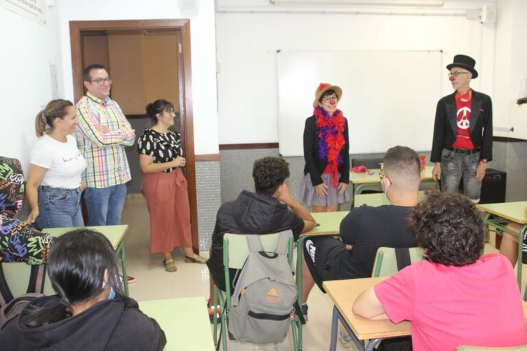 Una ‘clownferencia’ conciencia sobre violencia de género a 300 escolares de la isla
