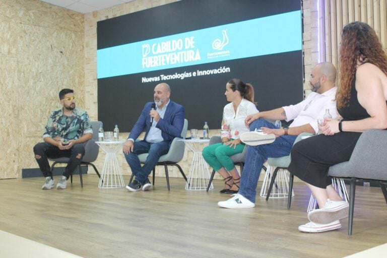 Profesionales del gaming comparten su experiencia ante el público de los Desayunos Tecnológicos