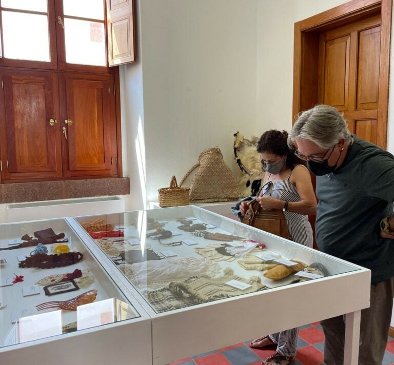 Nuevas visitas guiadas a la exposición sobre vestimenta tradicional del Hospitalito de Ampuyenta