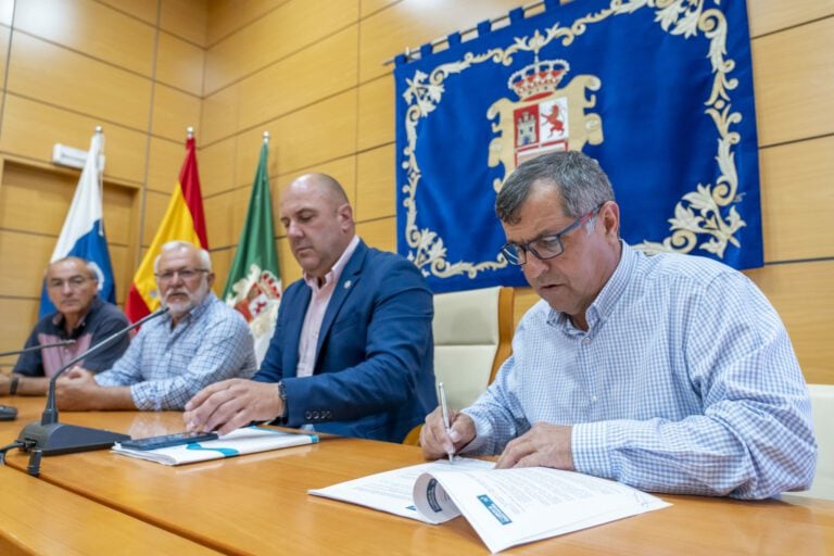 Cabildo y Ayuntamiento de Betancuria firman un convenio de dinamización comercial
