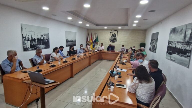 VIDEO | Polémico pleno extraordinario en Puerto del Rosario