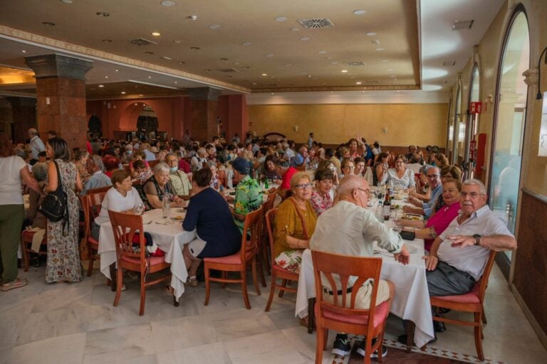 Tuineje realiza el primer almuerzo de mayores post-pandemia