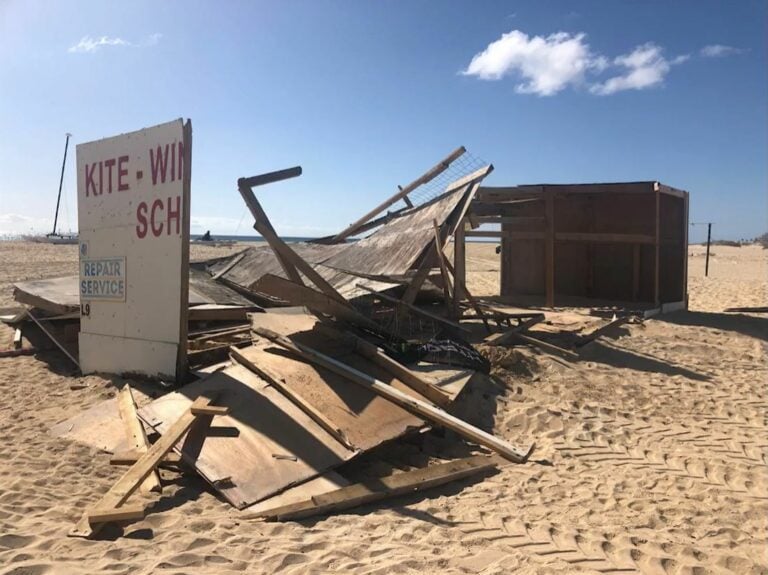 La Oliva retira los servicios de playas en plena temporada alta turística