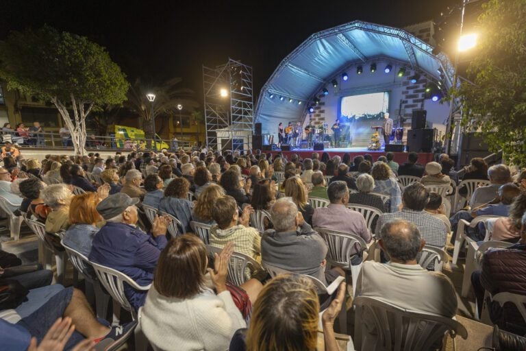 ‘El Cuco’ llena la plaza del Rosario en un pregón homenaje al viejo Puerto Cabras