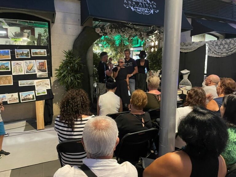 La escritora María Rosa Laso presenta su última obra en Morro Jable