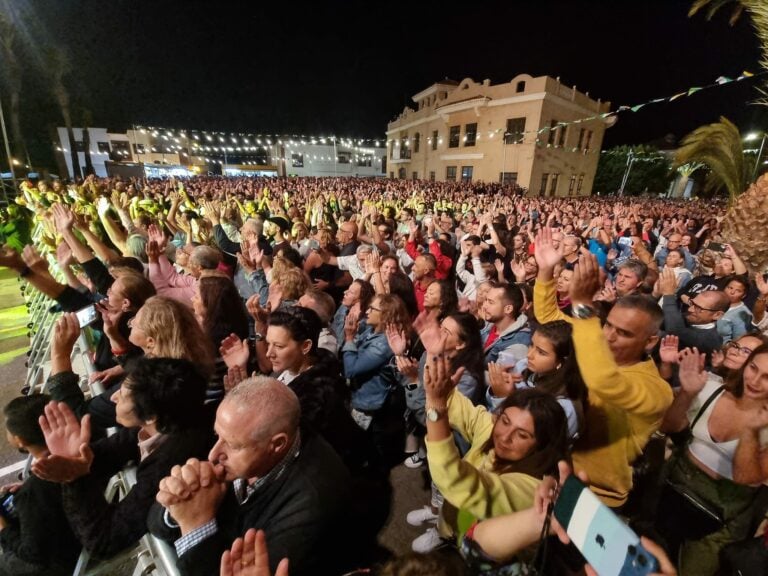 7.000 personas disfrutaron del concierto de Café Quijano en las Fiestas de Antigua