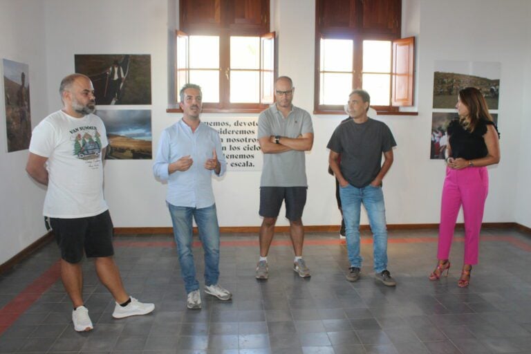 Inaugurada la exposición fotográfica ‘…no se pierda mi alma’, que refleja el camino de los peregrinos a La Peña