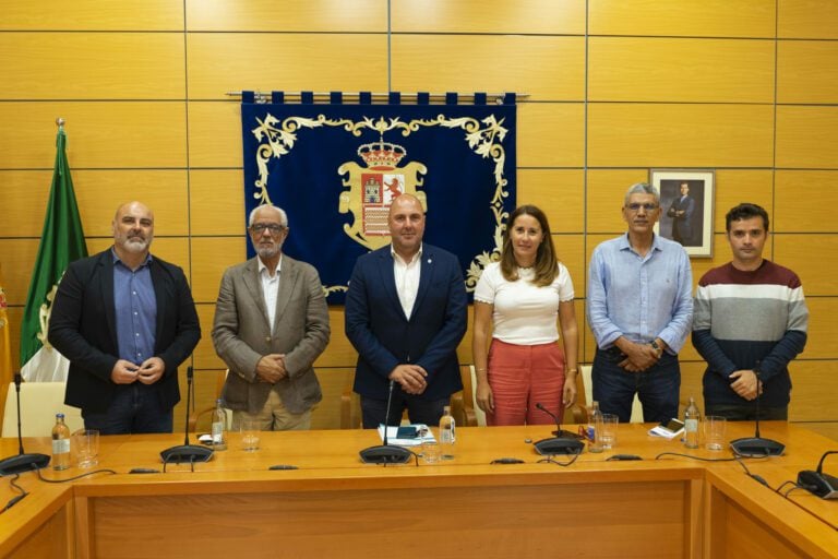 El Cabildo recibe al delegado del Frente Polisario Saharaui en Canarias