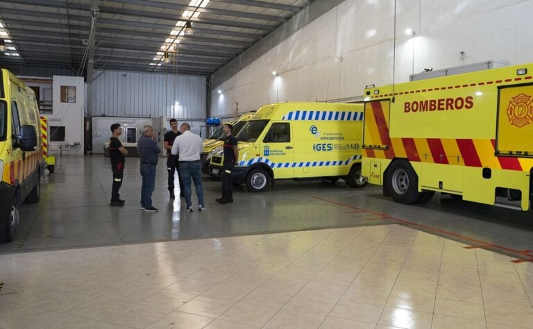 El consejero de Seguridad y Emergencias visita el Parque de Bomberos de El Chuchillete