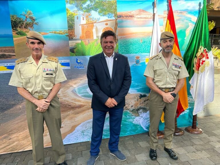Pájara homenajea a los Cuerpos de Seguridad y Emergencias por su trabajo durante la pandemia