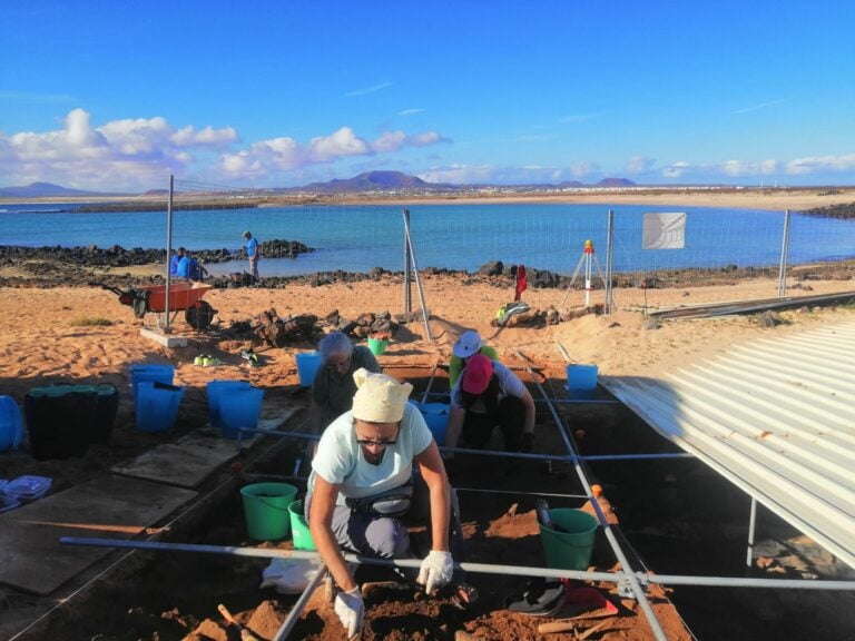 Se retoman los trabajos arqueológicos en el yacimiento de Lobos I, el más importante de Canarias