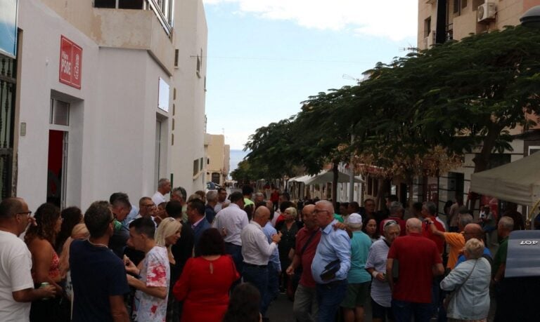 El PSOE inaugura sede en Morro Jable ante la presencia de más de 200 personas