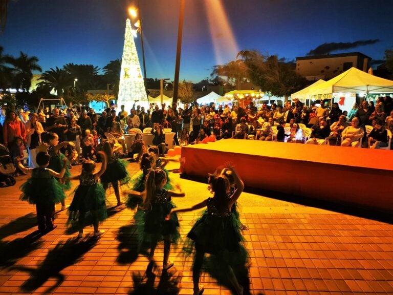 Antigua celebra la Navidad con Papá Noel, chocolatadas y espectáculos infantiles