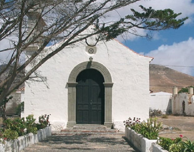 Presentan la restauración del lienzo ‘El Tránsito’ en la Ermita de San Pedro en La Ampuyenta