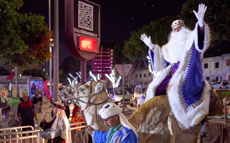 Puerto del Rosario vivió una Cabalgata de Reyes muy emotiva y con gran participación