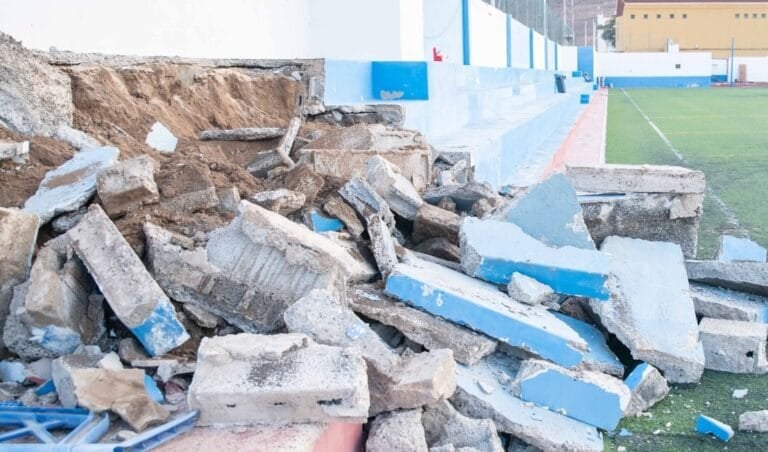 Comienzan las obras en el campo de fútbol de Tarajalejo