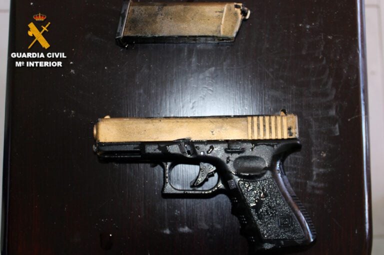 Detenidos dos jóvenes por perpetrar un atraco armados en un hotel de Antigua