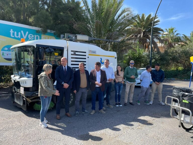 Costa Calma cuenta con el primer contrato ‘histórico’ de limpieza del pueblo