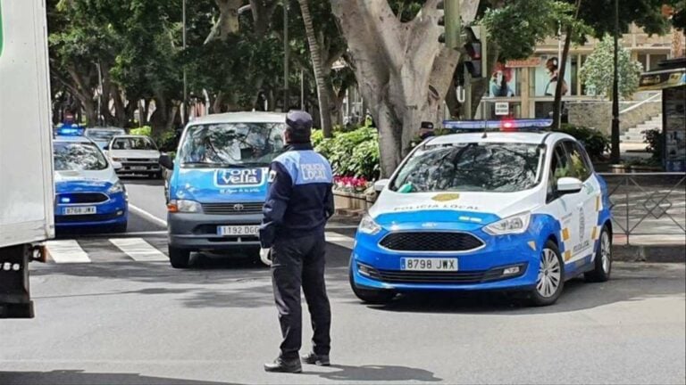 Denuncian a 3 personas, una de ellas de 67 años, por atar un pato a la rueda de un coche en Canarias