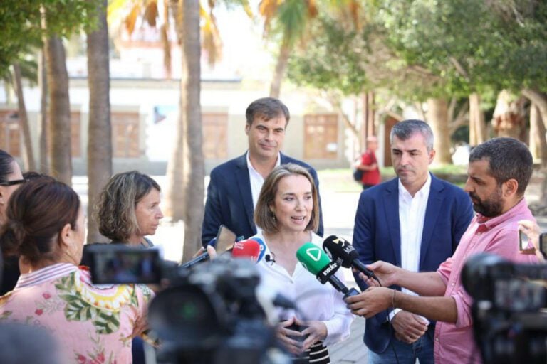 Cuca Gamarra en Fuerteventura: “Sánchez pide perdón a víctimas del ‘sí es sí’ por miedo a las urnas”