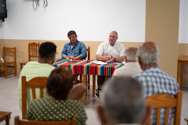 Lloret y Armas explican a los vecinos de La Lajita y El Cardón los proyectos sobre abastecimiento de agua