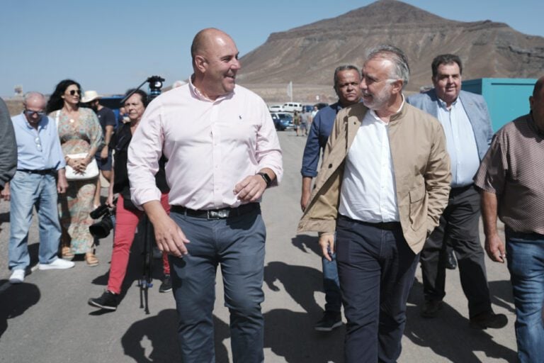 El presidente del Cabildo, Sergio Lloret, recibe al presidente del Gobierno canario en FEAGA 2023