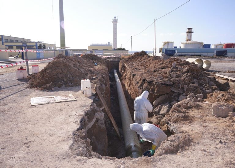Continúan los trabajos para restablecer el suministro de agua en la isla