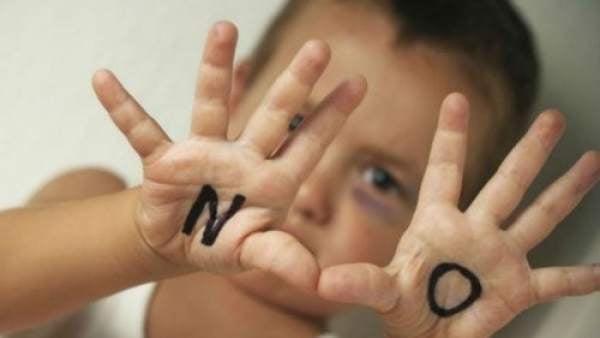 Hasta cuatro casos de maltrato infantil afloran al mes en Canarias a través del pediatra