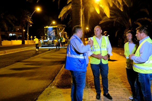 Continúan los trabajos de asfaltado entre el Club Aldiana y el Puerto de Morro Jable