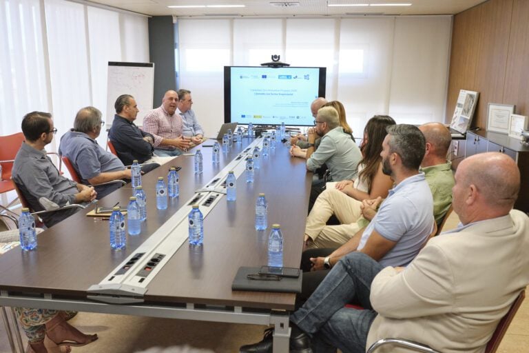 El empresariado conoce las oportunidades del Stratoport para diversificar la economía