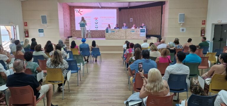 38 estudiantes de la UNED se gradúan este curso