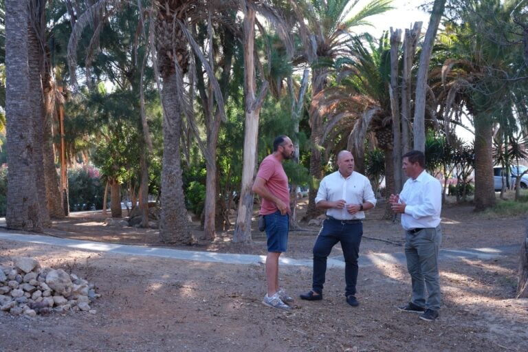 Continúan las mejoras de las zonas verdes en Costa Calma