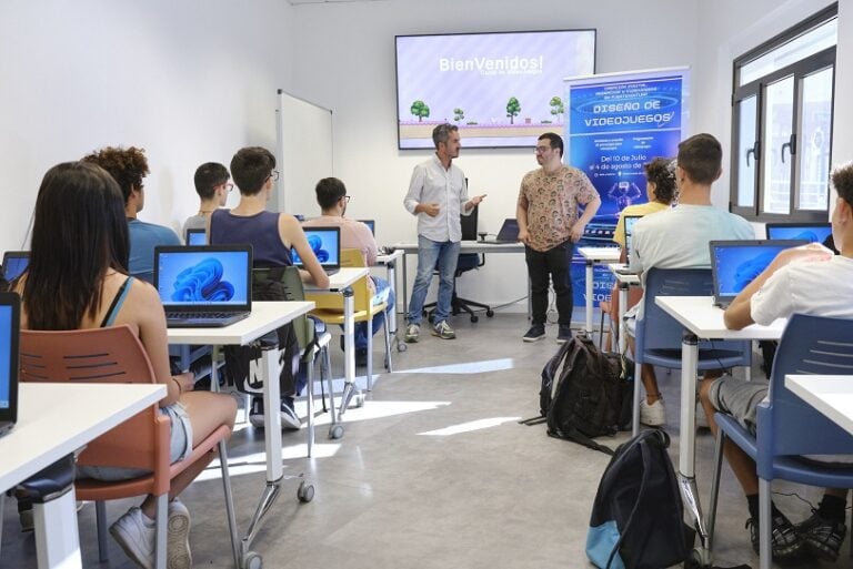 Quince jóvenes aprenden a diseñar y crear videojuegos gracias al Cabildo