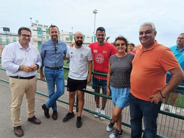 Nervios e ilusión en la visita de ‘Vitolo’ a su Campus de Tecnificación en Puerto del Rosario