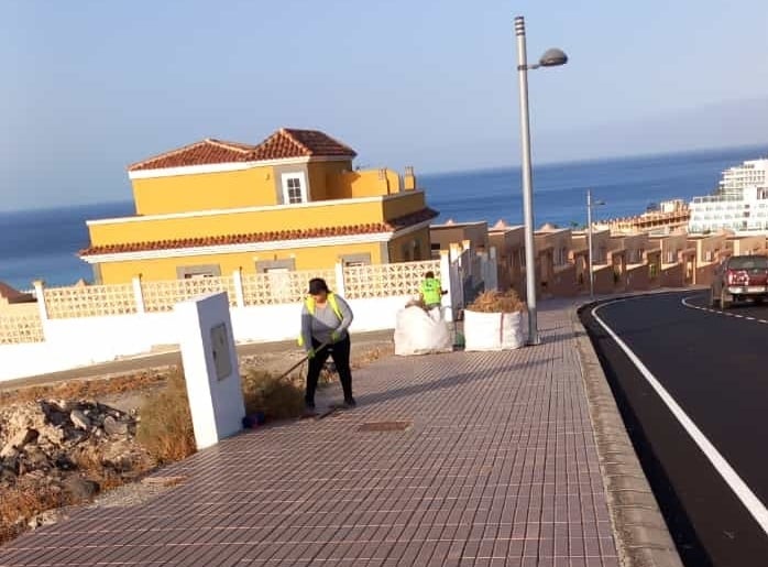 Pájara continúa con el Plan de Limpieza de Choque en La Cornisa