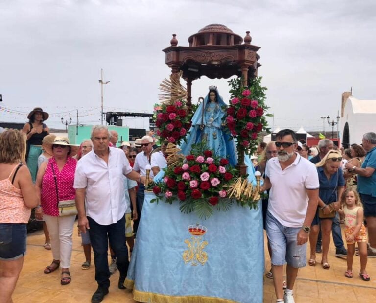 Unidos en Devoción y Tradición en la procesión de la Virgen del Buen Viaje en El Cotillo