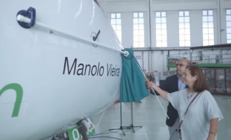 Binter bautiza a uno de sus aviones con el nombre de Manolo Vieira