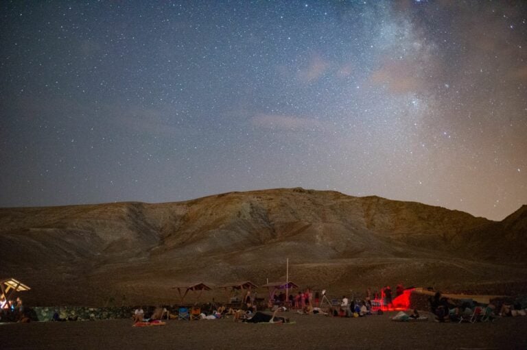 Las Perseidas atraen a más de 600 personas al Poblado de la Atalayita