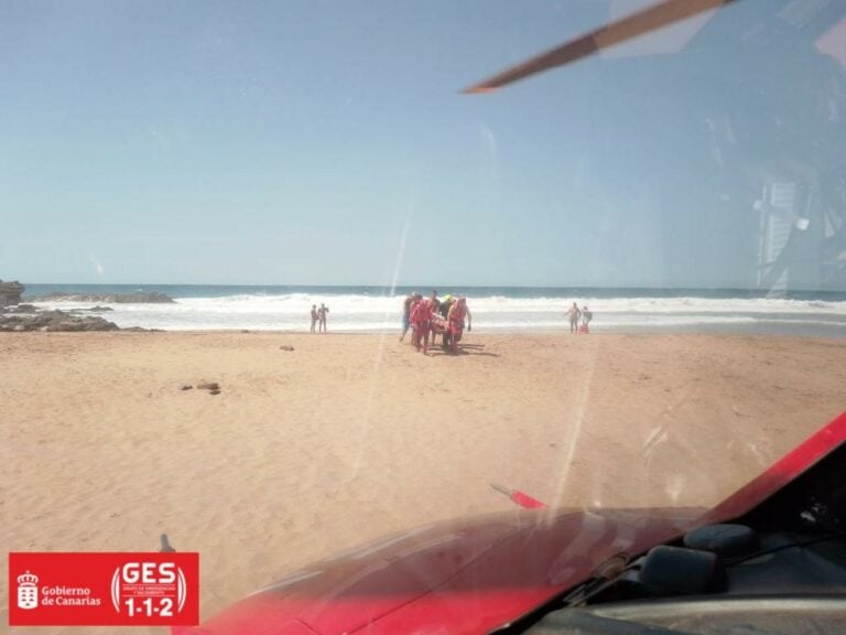 Rescatada en helicóptero una bañista con una lipotimia en una playa de Fuerteventura