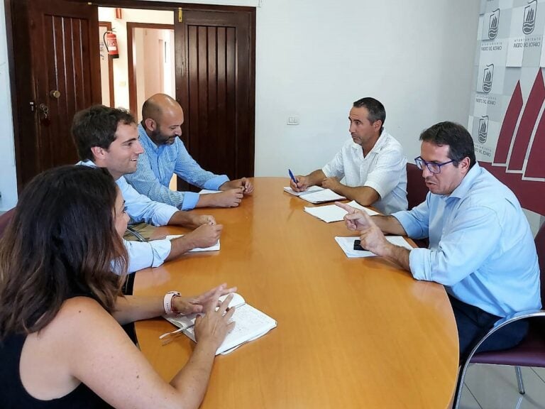 El ayuntamiento portuense recibe al director del Aeropuerto de Fuerteventura