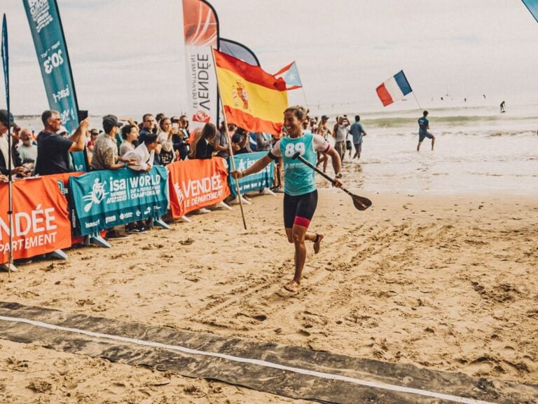 Esperanza Barreras, vecina del municipio de La Oliva, doble oro mundial en Stand Up Paddle