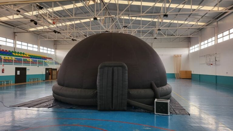 De la tierra al universo: Una aventura astronómica inmersiva en Puerto del Rosario