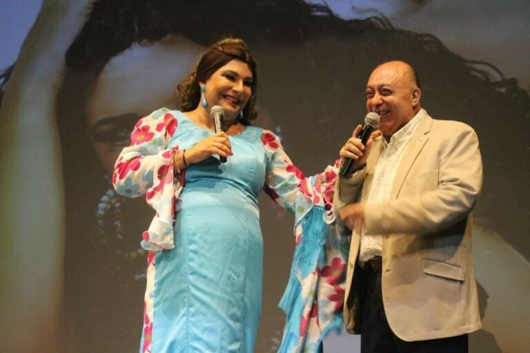 Samantha, una voz de coraje sin complejos