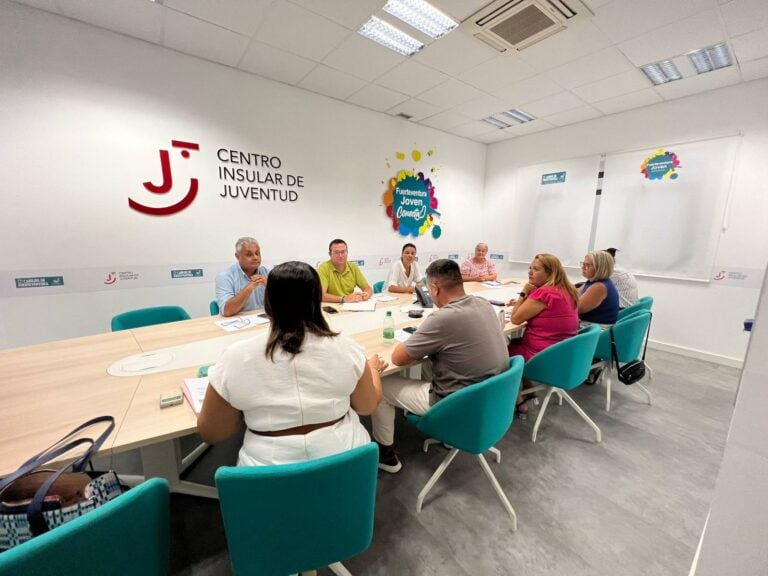 El Cabildo coordina el inicio del curso escolar con ayuntamientos, FIMAPA y Dirección Insular de Educación