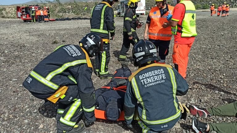 El incendio de Tenerife entra en una «situación compleja», sin precedentes en Canarias
