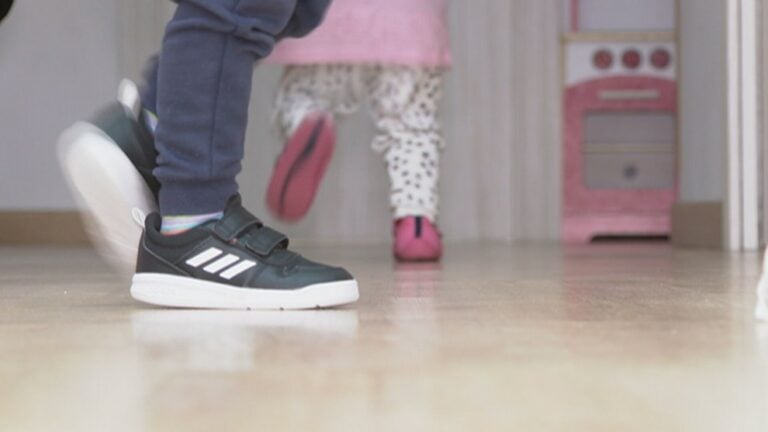 Casi la mitad de los menores en Canarias, en riesgo de pobreza y exclusión social